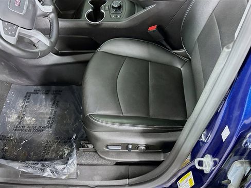 Used 2023 GMC Terrain SLT w/ Tech Package image 29