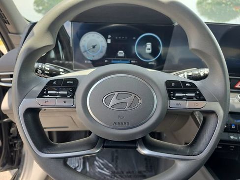 Used 2024 Hyundai Elantra SEL FWD image 18