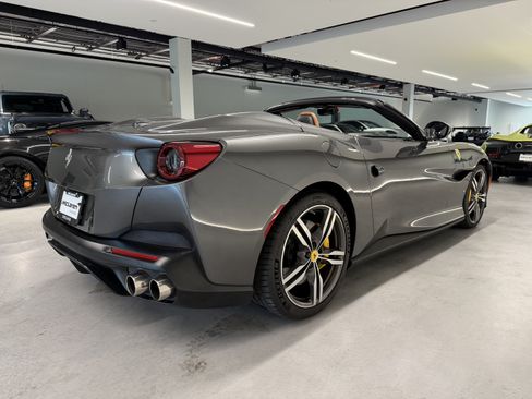 Used 2019 Ferrari Portofino RWD image 6