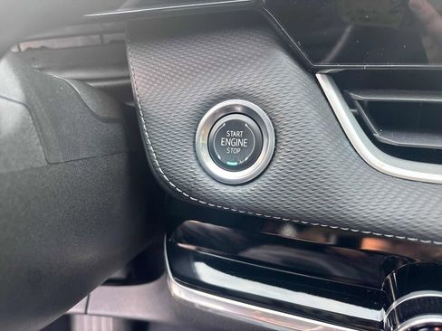 Used 2025 Chevrolet Equinox LT w/ Convenience Package II image 20