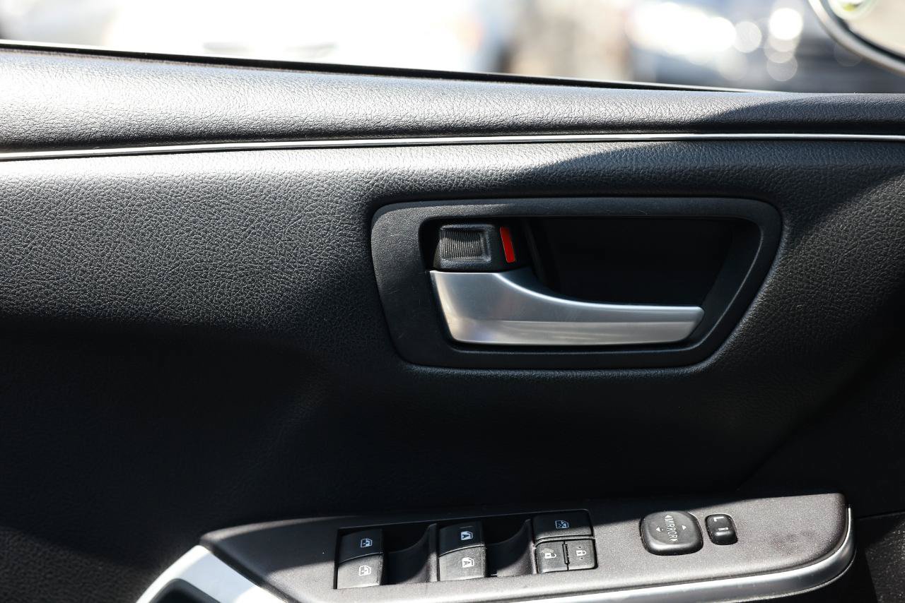 Used 2015 Toyota Camry SE FWD image 41