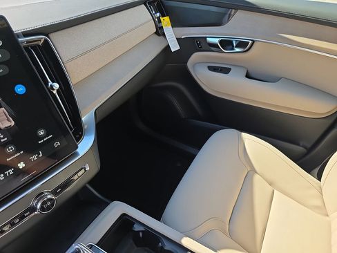 New 2026 Volvo XC90 B5 Plus w/ Protection Package Premier image 19