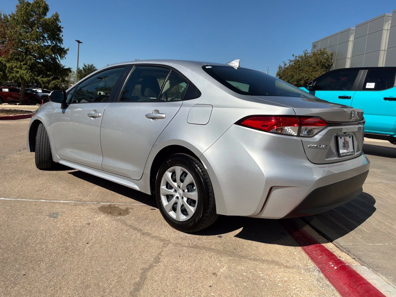Used 2026 Toyota Corolla LE FWD image 8