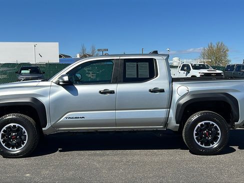 Used 2024 Toyota Tacoma TRD Off-Road AWD/4WD image 9