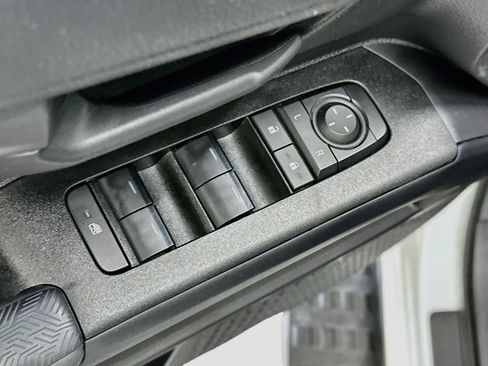 Used 2025 Toyota 4Runner SR5 AWD/4WD image 15