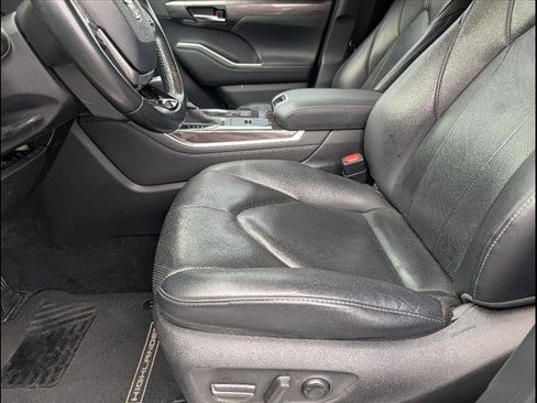 Used 2020 Toyota Highlander Limited image 7