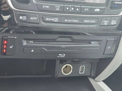 Used 2021 Honda Pilot Touring image 32