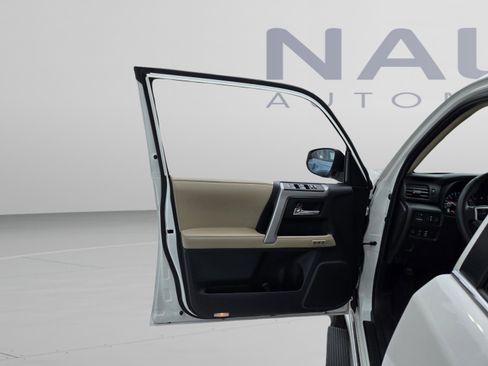 Used 2017 Toyota 4Runner Limited RWD image 9