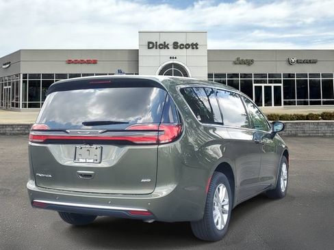 New 2027 Chrysler Pacifica Select AWD/4WD image 5