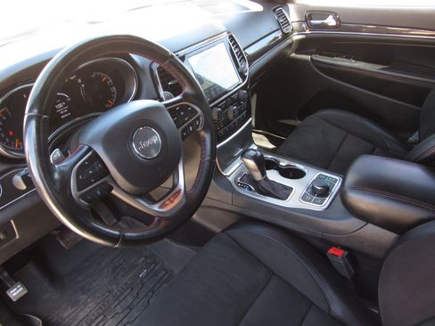 Used 2021 Jeep Grand Cherokee Trailhawk w/ Premium Lighting Group AWD/4WD image 17