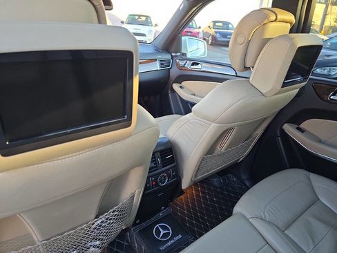 Used 2014 Mercedes-Benz GL 550 4MATIC image 33