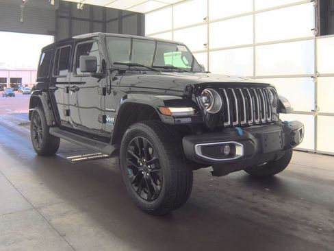 Used 2023 Jeep Wrangler Unlimited Sahara w/ Cold Weather Group AWD/4WD image 3