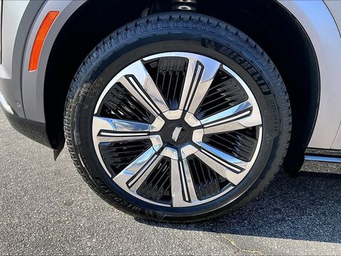 New 2026 Cadillac Escalade IQ Luxury 2 w/ LPO, Floor Liner Package AWD/4WD image 10