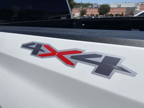 Used 2023 Chevrolet Silverado 1500 LT AWD/4WD image 8