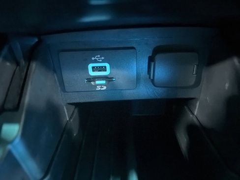 Used 2016 Ford Explorer XLT w/ Equipment Group 202A image 34