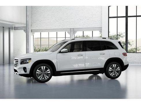 Used 2026 Mercedes-Benz GLB 250 4MATIC image 36