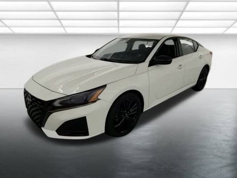 Used 2023 Nissan Altima 2.5 SR image 3