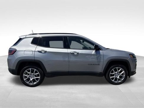 Used 2022 Jeep Compass Latitude AWD/4WD image 19