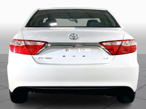 Used 2015 Toyota Camry LE image 4