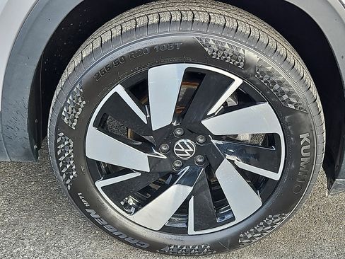 Used 2025 Volkswagen Atlas Cross Sport SE image 8