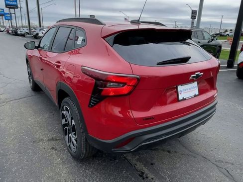 New 2026 Chevrolet Trax RS w/ Sunroof Package FWD image 8