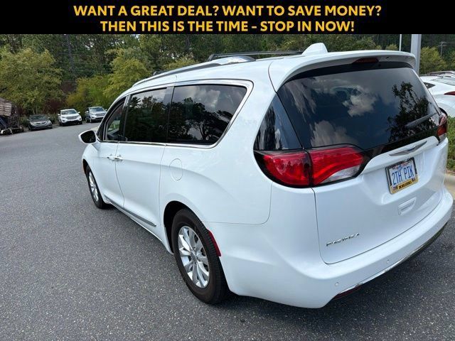 Used 2018 Chrysler Pacifica Touring-L FWD image 8