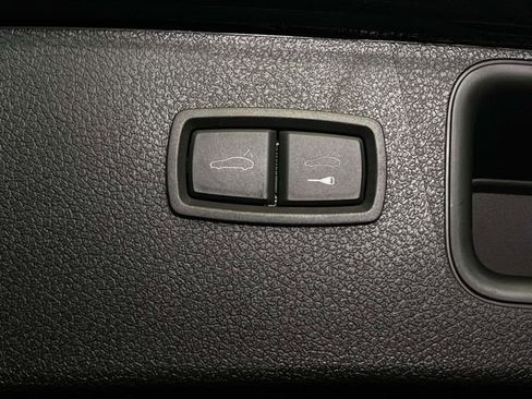 Certified 2024 Porsche Macan image 22