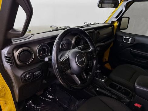 Used 2018 Jeep Wrangler Unlimited Sport S AWD/4WD image 9