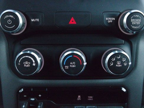 Used 2022 RAM 1500 Big Horn AWD/4WD image 23