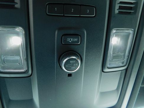 Used 2023 Chevrolet Suburban LT image 35