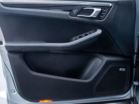 Certified 2024 Porsche Macan S AWD/4WD image 14