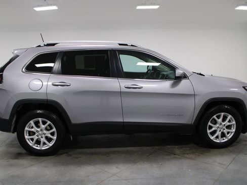 Used 2018 Jeep Cherokee Latitude image 9