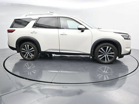 Used 2023 Nissan Pathfinder Platinum w/ Cargo Package AWD/4WD image 9