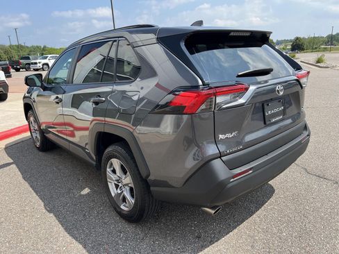 Used 2025 Toyota RAV4 XLE AWD/4WD image 12
