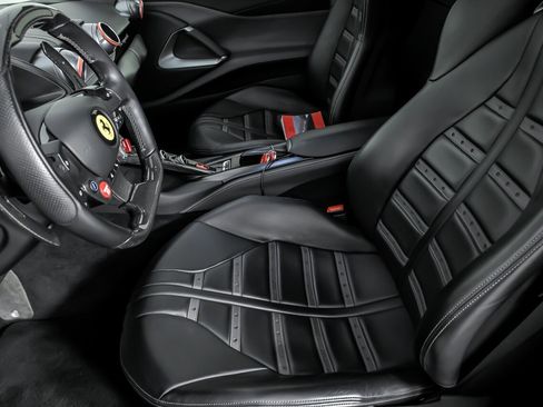 Used 2019 Ferrari 812 Superfast image 22