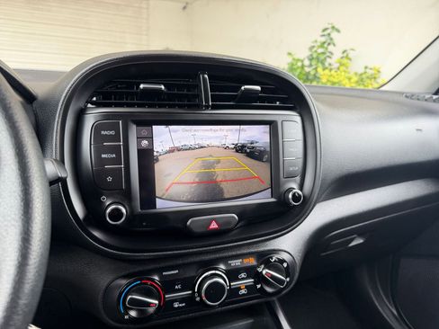 Used 2025 Kia Soul LX w/ LX Technology Package image 24