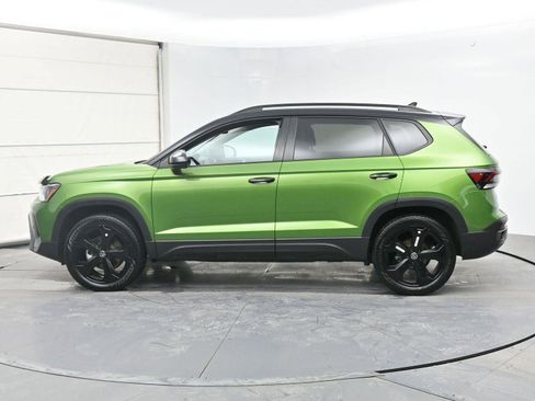 Certified 2025 Volkswagen Taos SE image 22