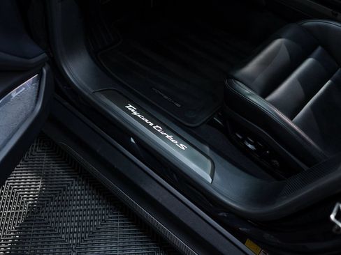 Used 2020 Porsche Taycan Turbo S AWD/4WD image 28
