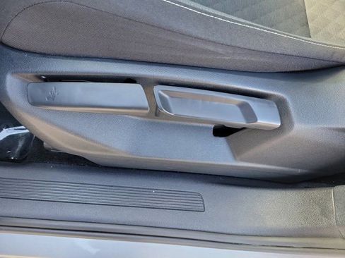 Used 2021 Volkswagen Tiguan S image 22