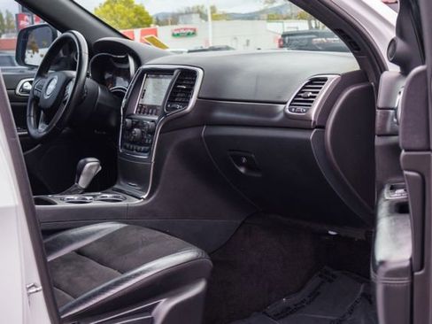 Used 2018 Jeep Grand Cherokee Altitude image 20