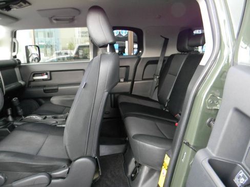 Used 2014 Toyota FJ Cruiser 4WD w/ Convenience Package image 11
