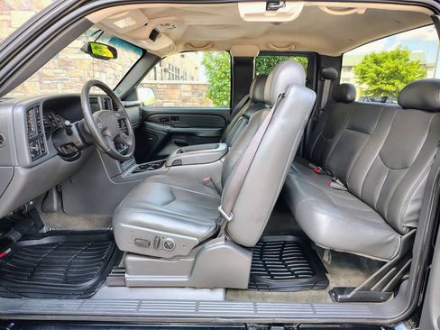 Used 2004 Chevrolet Silverado 2500 LT w/ Skid Plate Package AWD/4WD image 16