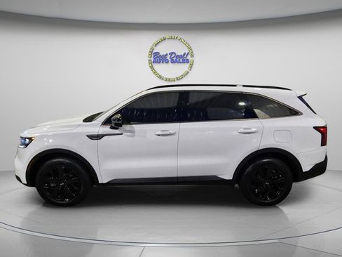 Used 2021 Kia Sorento S w/ Panoramic Sunroof Package AWD/4WD image 3