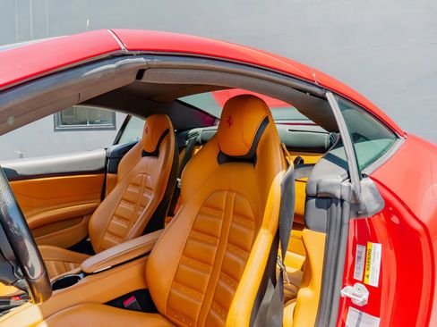 Used 2016 Ferrari California T RWD image 51