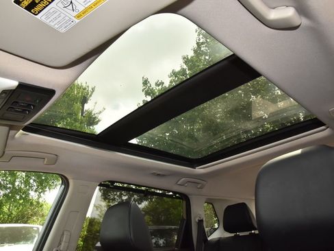 Used 2021 Nissan Rogue SV w/ Premium Package image 32