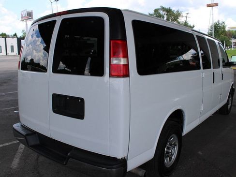 Used 2019 Chevrolet Express 3500 LT w/ LT Preferred Equipment Group RWD image 8