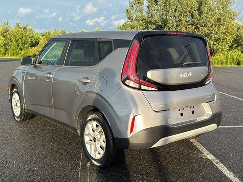 Used 2023 Kia Soul LX w/ Option Group 015 FWD image 8