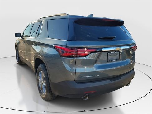 Used 2023 Chevrolet Traverse LT image 3