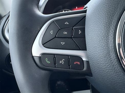 Used 2021 Jeep Renegade Latitude image 17