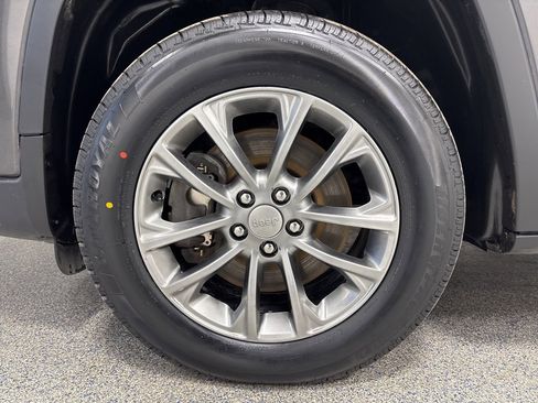 Used 2020 Jeep Cherokee Latitude Plus w/ Cold Weather Group image 33